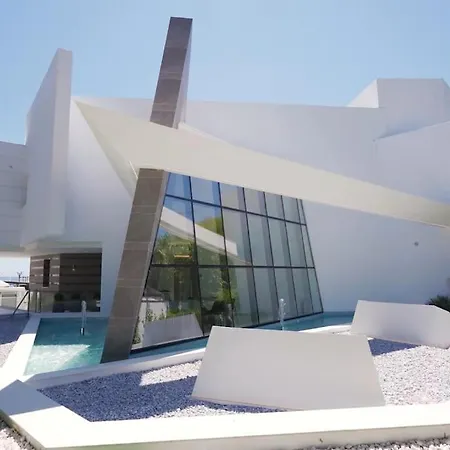 Zarate Villa *
